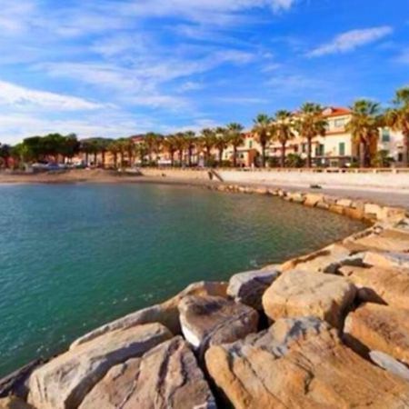 Appartamento 50 Mt Mare Con Parcheggio Riservato Riva Ligure Esterno foto