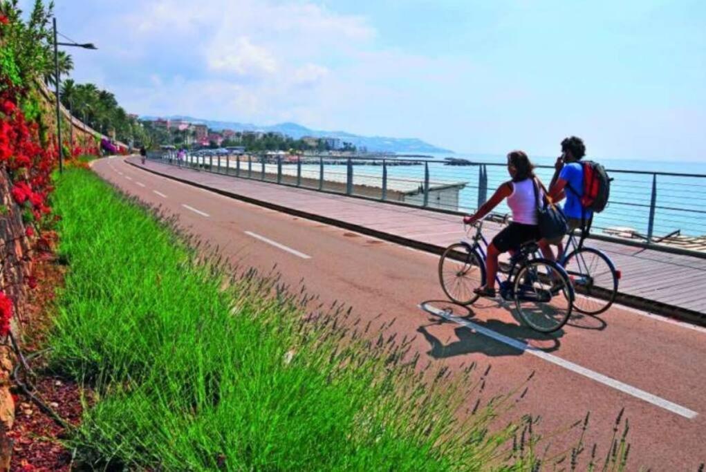 Appartamento 50 Mt Mare Con Parcheggio Riservato Riva Ligure Esterno foto