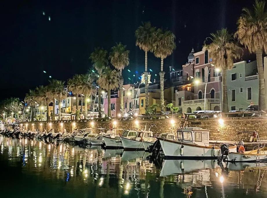 Appartamento 50 Mt Mare Con Parcheggio Riservato Riva Ligure Esterno foto